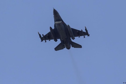 Syria tuyên bố sẽ bắn hạ tất cả máy bay vi phạm không phận