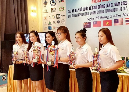 Gần 200 bóng hồng tham gia Giải đua xe đạp nữ lớn nhất cả nước