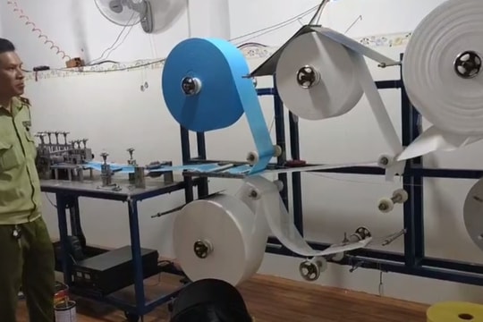 Niêm phong xưởng sản xuất khẩu trang không phép tại Bình Phước