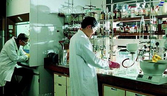 Sửa đổi về tuyển dụng, tiền lương đối với chuyên gia nước ngoài hoạt động KHCN tại Việt Nam