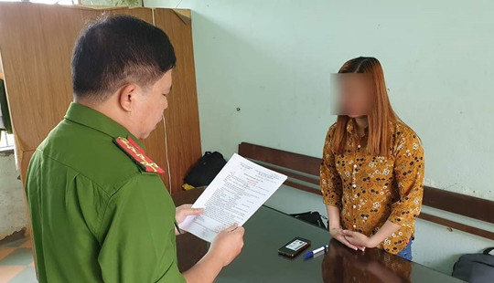 Làm giả giấy chứng nhận đăng ký kinh doanh để vay tiền ngân hàng