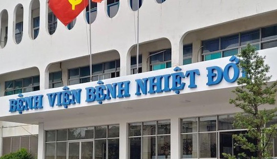 Ca nhiễm Covid-19 thuê chuyên cơ từ Anh về nước bị tổn thương phổi