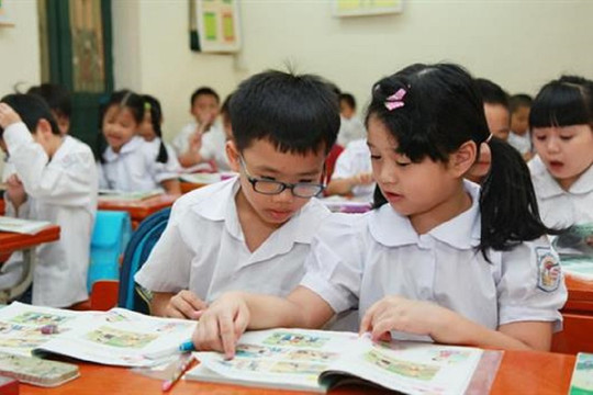 Nhiều địa phương tiếp tục cho học sinh nghỉ học, Bộ GD&ĐT yêu cầu tăng cường dạy học qua internet, truyền hình