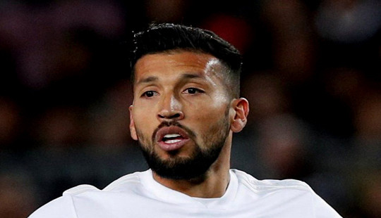 La Liga ghi nhận ca dương tính đầu tiên với Covid-19 là ngôi sao của Valencia