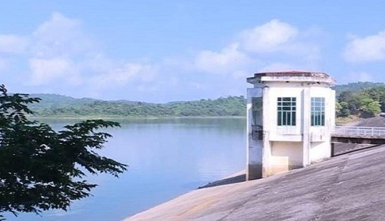 Buồn chuyện gia đình, nữ sinh lớp 9 nhảy cầu tự tử