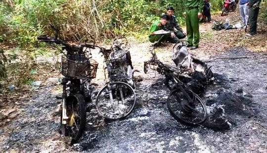 Điều tra vụ 3 xe máy của cán bộ bảo vệ rừng bốc cháy bất thường