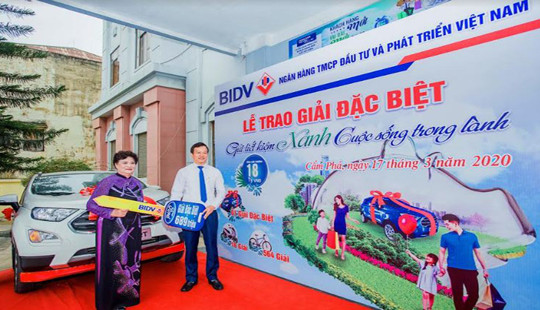 Gửi tiết kiệm xanh, khách hàng BIDV trúng ô tô gần 700 triệu đồng