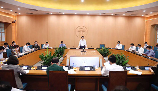 Nguy cơ lây nhiễm ra cộng đồng, “cửa an toàn” của Hà Nội ngày càng hẹp hơn