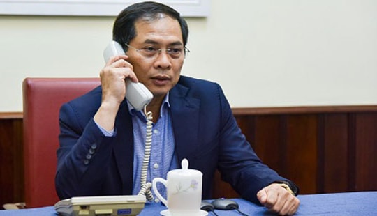 Thứ trưởng Bùi Thanh Sơn trao đổi với lãnh đạo Bộ Ngoại giao các nước về COVID-19