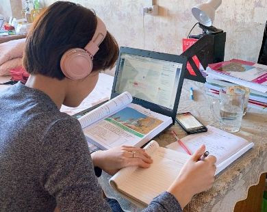 Bài giảng trực tuyến trên mạng khác hoàn toàn với những bài giảng trực tiếp
