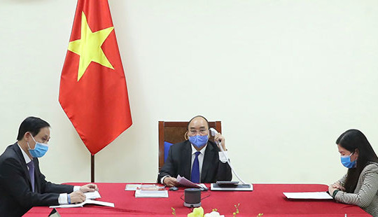Hai Thủ tướng Việt Nam và Trung Quốc trao đổi về hợp tác chống dịch COVID-19