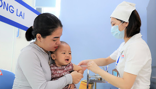 Dịch Covid-19: Tạm ngừng tiêm chủng tại các trạm y tế