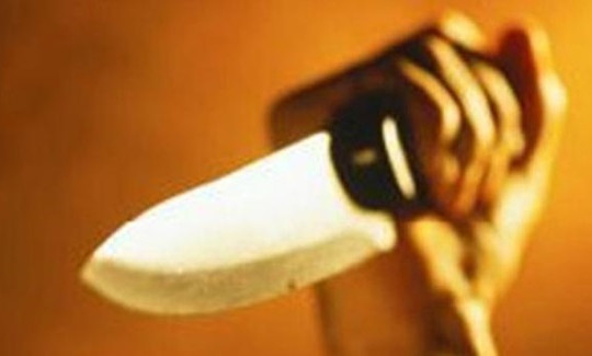 Đâm chết bạn nhậu rồi bỏ trốn