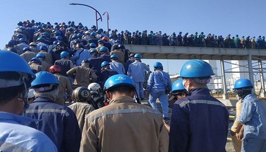 Hàng trăm công nhân Hòa Phát chen chúc trong thời gian cách ly toàn xã hội