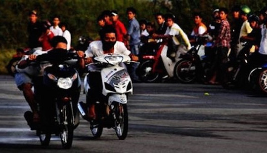Truy tìm nhóm “quái xế” làm náo loạn quanh hồ Hoàn Kiếm trong mùa dịch