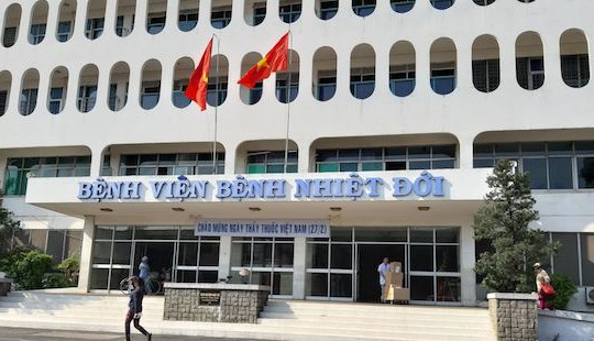 Bệnh nhân phi công người Anh đã âm tính Covid-19 nhưng chưa hồi phục