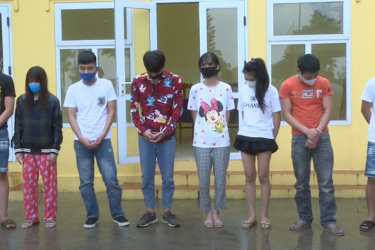 Bắt quả tang 8 thanh niên sử dụng ma túy trong nhà trọ