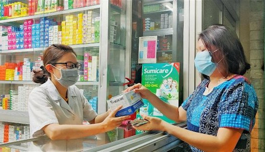Hà Nội yêu cầu hiệu thuốc báo cáo người mua thuốc cảm, ho, sốt
