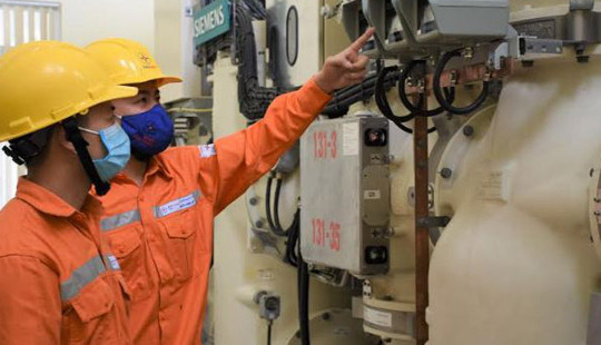 EVNHANOI triển khai các phương án đảm bảo điện tại ổ dịch thôn Hạ Lôi