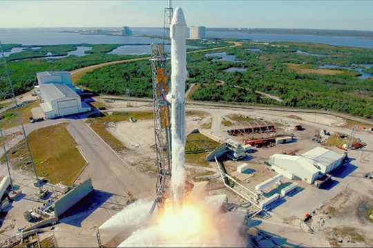 Hoãn phóng tên lửa Falcon-9 mang 60 vệ tinh lên quỹ đạo