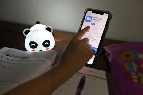 Singapore làm gì để bảo vệ an toàn cho học sinh khi sử dụng Zoom học trực tuyến?