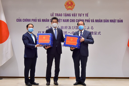 Chống COVID-19: Việt Nam tặng khẩu trang, vật tư y tế cho Nhật Bản, Mỹ