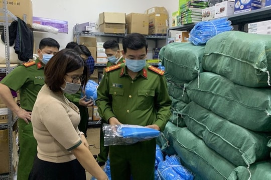 Khởi tố 3 đối tượng sản xuất hàng giả chống dịch