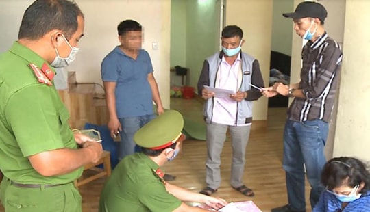 Bắt qủa tang đối tượng vận chuyển, tàng trữ trái phép chất ma tuý
