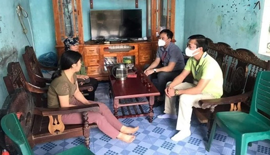 Lãnh đạo phường Bãi Cháy đến nhà xin lỗi người phụ nữ bán hàng rong