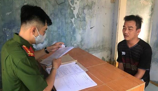 Làm giả giấy tờ lừa đảo chiếm đoạt hơn 1 tỷ đồng