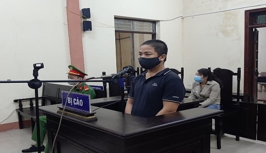 Sử dụng facebook của bạn gái cũ để tung tin xuyên tạc về dịch bệnh