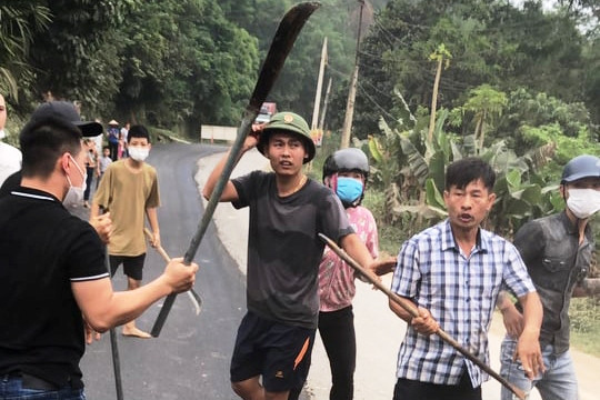 Hòa Bình: Bắt giữ 8 đối tượng liên quan vụ đánh người, đập nát ô tô trước mặt Công an
