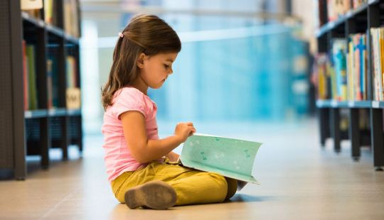 Trẻ nhỏ thích những cuốn sách về thế giới hơn những cuốn truyện đơn giản