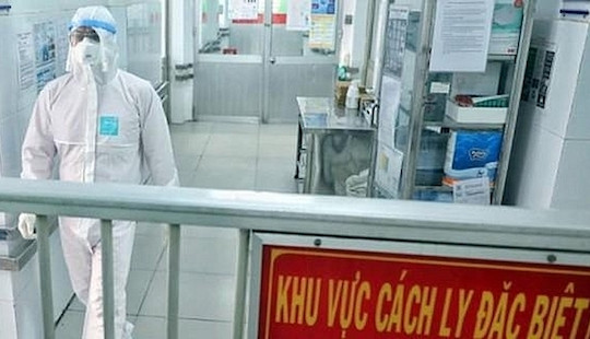 Phi công người Anh dương tính trở lại với Covid-19, phổi đông đặc