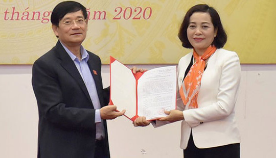 Trao Nghị quyết bổ nhiệm Phó Trưởng Ban Công tác đại biểu thuộc UBTVQH