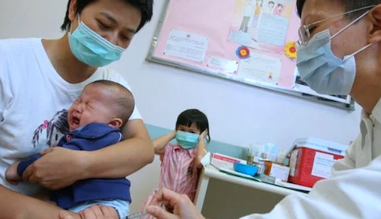 Tiêm chủng trở lại sau gần 1 tháng tạm dừng vì dịch Covid-19