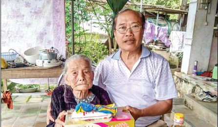 Thầy giáo làng với những chuyến đò nhân ái