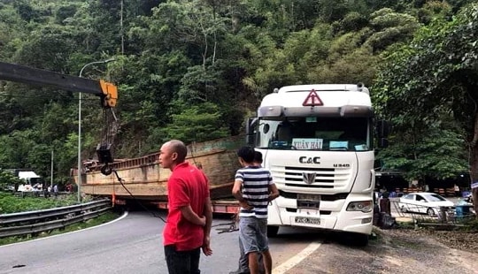 Xe chở thuyền "khủng" gây ách tắc đèo Bảo Lộc bị phạt hơn 90 triệu đồng