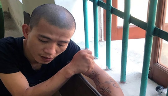 Khống chế đối tượng ngáo đá dọa giết bố mẹ, 3 chiến sỹ công an bị thương
