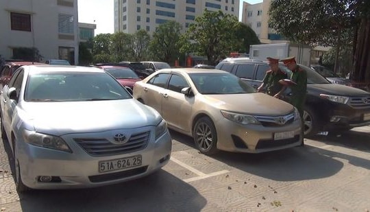 Tạm giữ 10 siêu xe tiền tỷ nhập lậu từ Lào về Thanh Hóa
