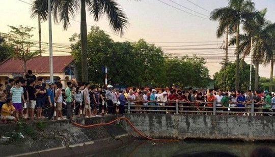 Nhảy xuống mương để tắm, hai bác cháu đuối nước tử vong