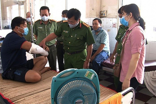 Điều tra hành vi vận chuyển trái phép thuốc lá, tấn công người thi hành công vụ