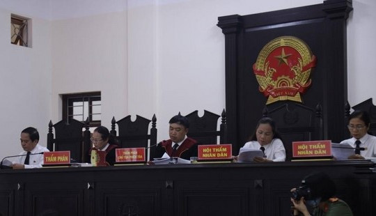 Cựu Trưởng phòng An ninh chính trị nội bộ nhờ xem điểm do nể nang