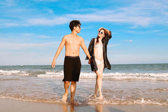 Khánh Thi khoe thân hình bốc lửa trong kỳ nghỉ ở biển