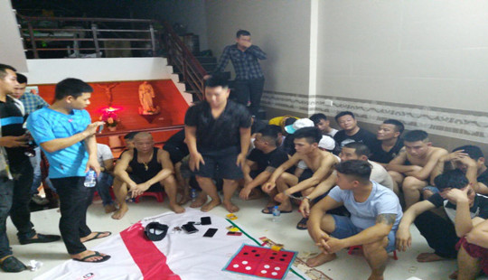 Hàng chục con bạc bị bắt khi đang say sưa sát phạt