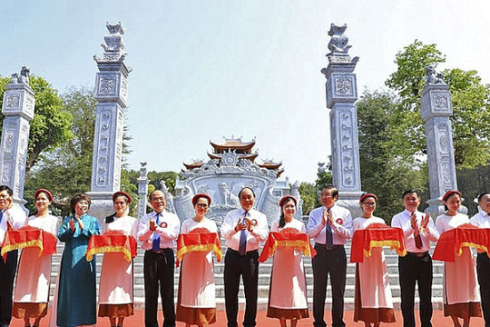 Thủ tướng dự khánh thành Đền thờ Gia tiên Chủ tịch Hồ Chí Minh