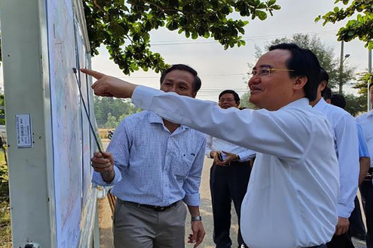 Bộ trưởng Bộ GDĐT Phùng Xuân Nhạ kiểm tra thực địa Dự án Làng Đại học Đà Nẵng