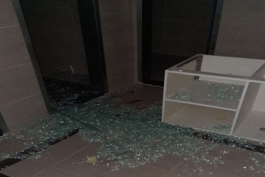 Phá dỡ giai đoạn II tòa nhà 8B Lê Trực: Người mua nhà “thiệt đơn, thiệt kép”