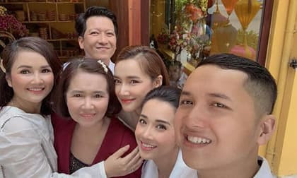 Lâu lắm hội chị em 'bỉm sữa' nhà Nhã Phương mới đọ sắc, động thái Trường Giang dành cho mẹ vợ gây chú ý