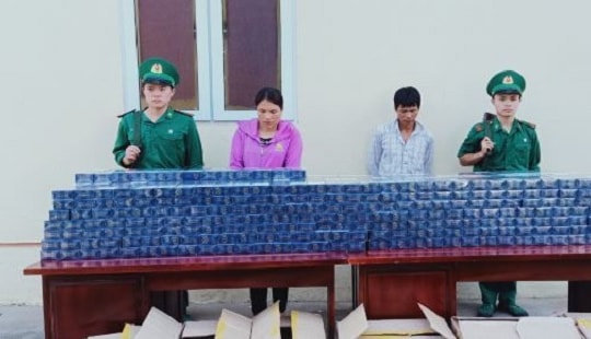 Hai vợ chồng vận chuyển hơn 4.000 bao thuốc lá lậu qua biên giới